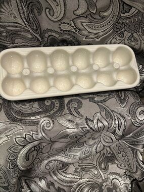 White Ceramic Egg Tray - 12 Slot